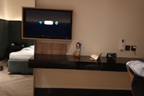 Luokittelematon kuva, 5 kautta 19, painike