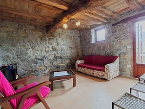 TV - Wonderful private villa for 12 people with WIFI, private pool, TV and pets allowed (Castel Di Casio)