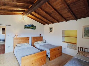 6 bedrooms, travel cot, free WiFi - Wonderful private villa for 12 people with WIFI, private pool, TV and pets allowed (Castel Di Casio)