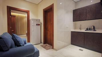 Full-size fridge, microwave, stovetop