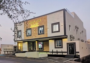 ด้านหน้าที่พัก