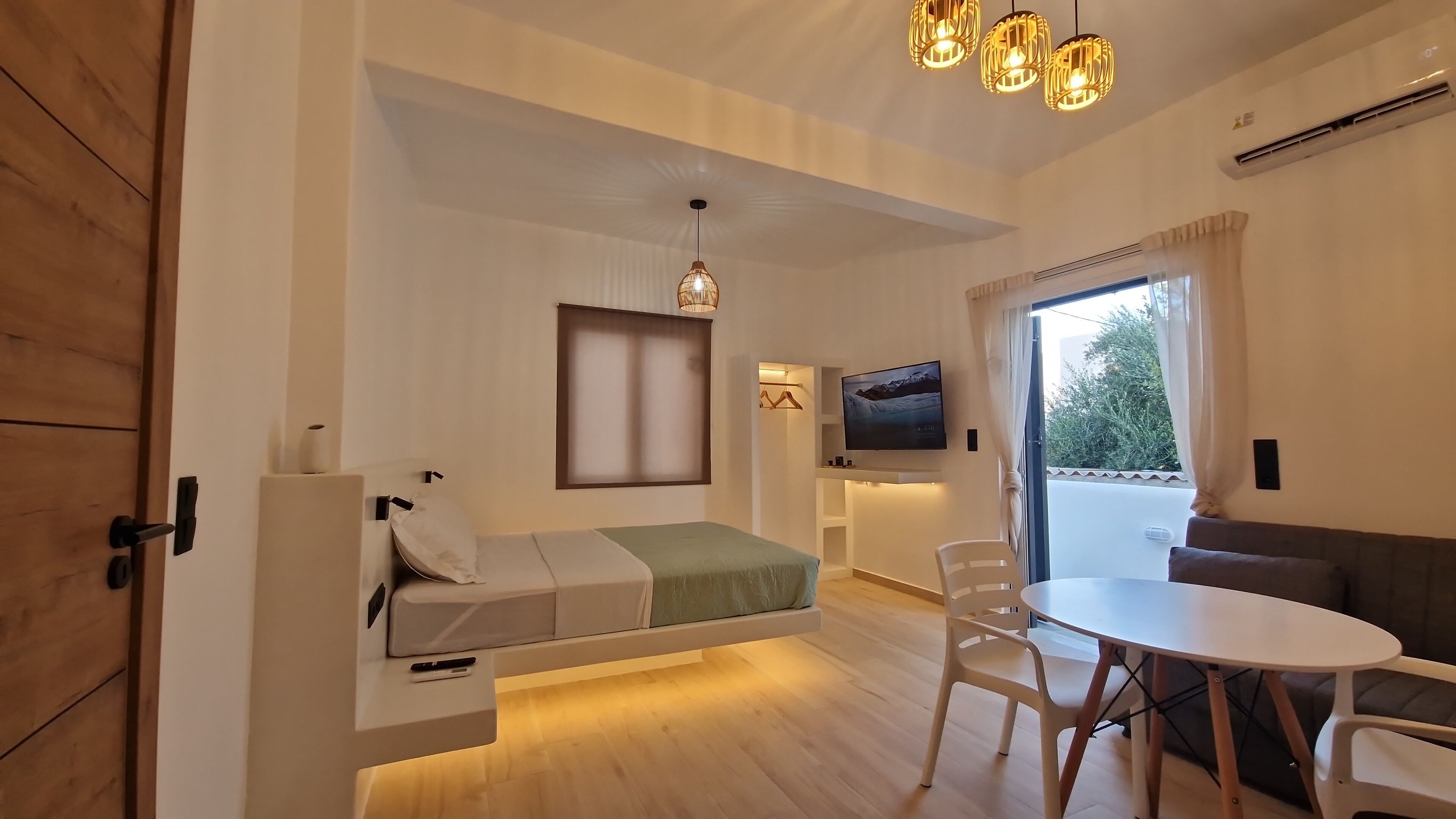 1 chambre, fer et planche à repasser, accès Internet, draps fournis
