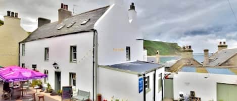 Familjesvit - utsikt mot innergården | Exteriör