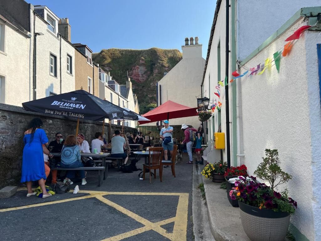 Familiesuite, bakgårdsutsikt | Utendørsservering