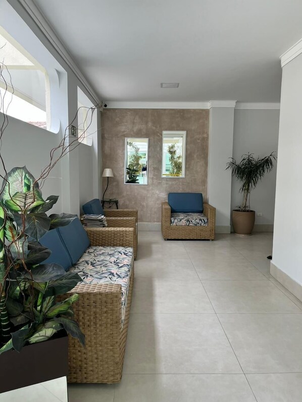 Property entrance - Chateau Marville (Guarujá)