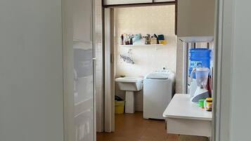 Leilighet | Eget kjøkken | Spisebord