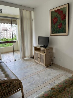 อพาร์ทเมนท์ | ห้องนั่งเล่น | ทีวีจอแอลซีดี 29 นิ้ว พร้อมช่องเคเบิล