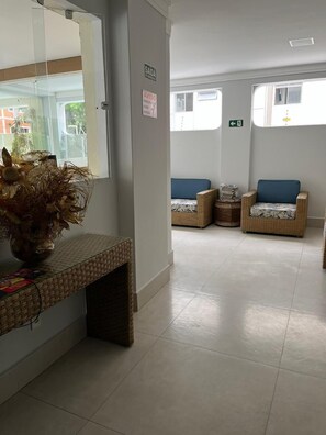 Property entrance - Chateau Marville (Guarujá)