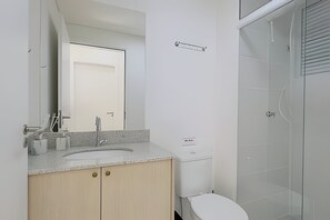 Comfort Apartment | Bathroom - Solarium Beach Club -Apartamento T1.1103 (Itapoá)