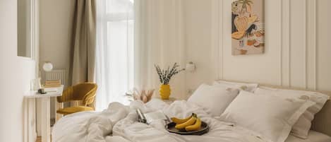 Classic Apartment, 3 Bedrooms, City View