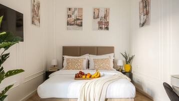 Comfort Apartment, 3 Bedrooms, Courtyard View | Iron/ironing board, free WiFi
