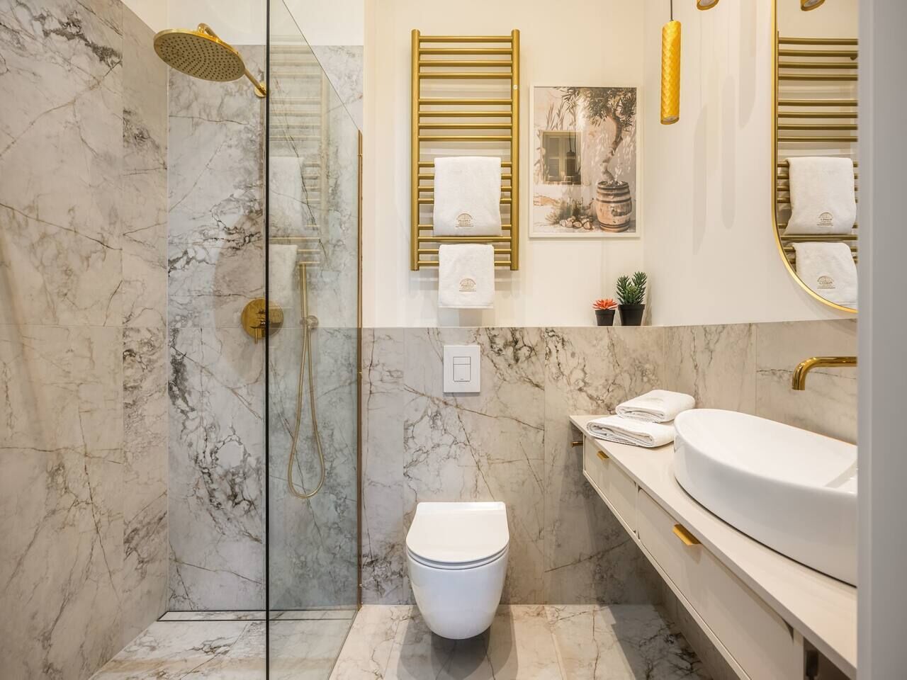 Appartamento Comfort, 3 camere da letto, vista cortile | Bagno | Doccia, set di cortesia gratuito, asciugacapelli, asciugamani