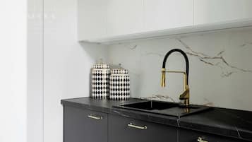 Studiosuite, 1 Doppelbett und Schlafsofa, Blick auf den Innenhof | Innenbereich