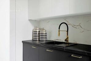 Studiosuite, 1 Doppelbett und Schlafsofa, Blick auf den Innenhof | Innenbereich