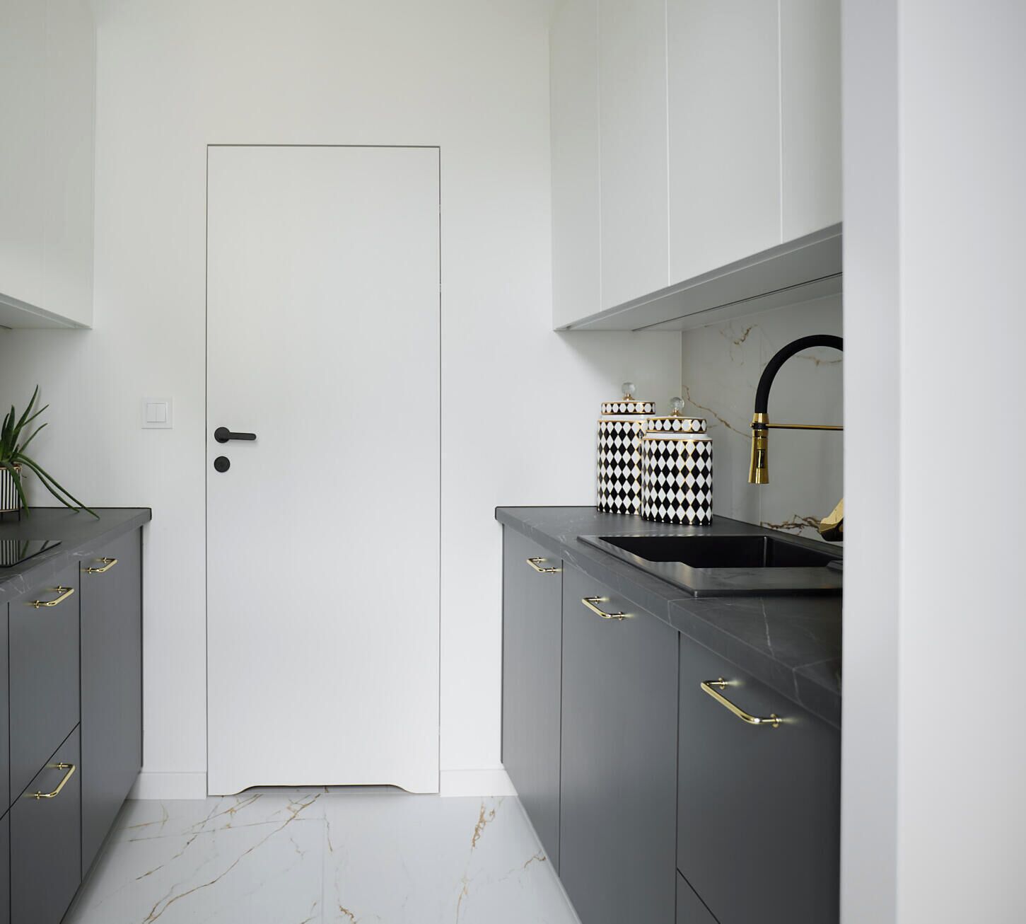 Suite Studio, 1 lit double et 1 canapé-lit, vue cour intérieure | Cuisine privée | Réfrigérateur, micro-ondes, plaque de cuisson