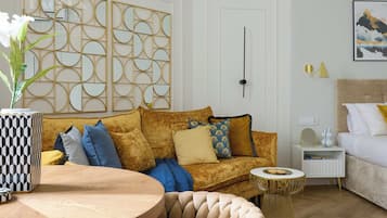 Suite Studio, 1 lit double et 1 canapé-lit, vue cour intérieure | Coin séjour