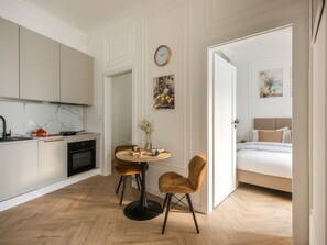 Appartement Confort, 3 chambres, vue cour intérieure | Restauration