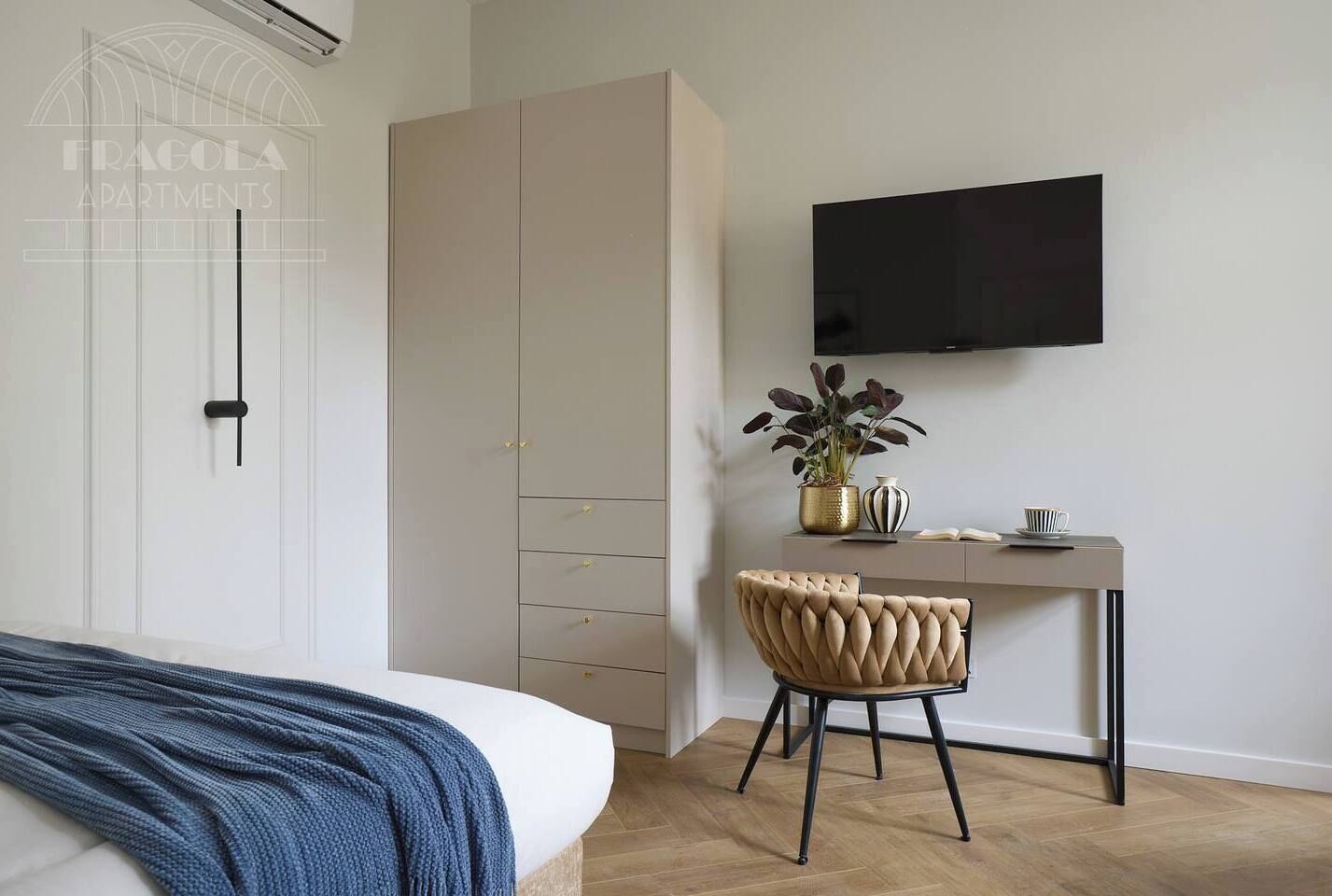 Studio Suite, 1 giường đôi và sofa giường, quang cảnh sân vườn | Phòng khách | TV 