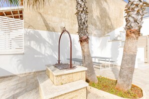 Outdoor dining - Apartment '1' with Air Conditioning (Torre San Giovanni)