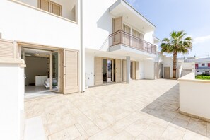 Exterior - Apartment '4' with Air Conditioning (Torre San Giovanni)