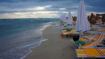Una spiaggia nelle vicinanze