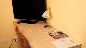 Comfort Quadruple Room, City View | Interior