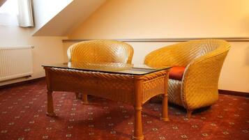 Comfort Quadruple Room, City View | Interior