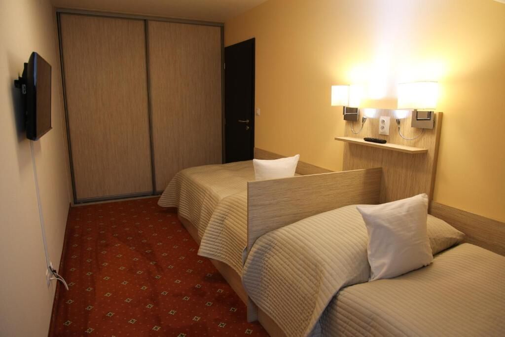 Family Room | In-room safe, blackout drapes, free WiFi