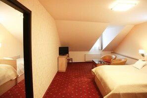 Neljän hengen comfort-huone, kaupunkinäköala