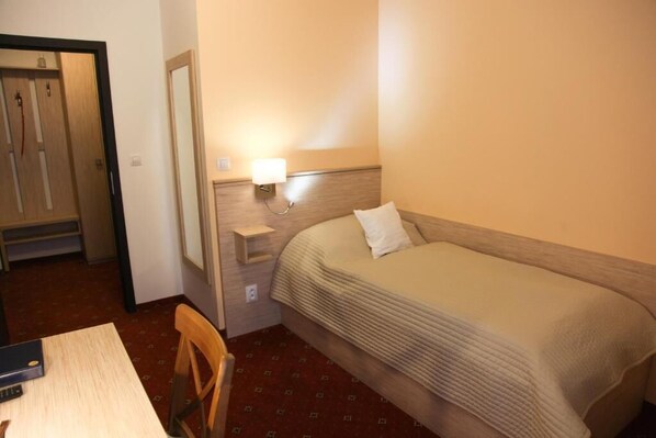 Chambre Simple Confort, vue cour intérieure