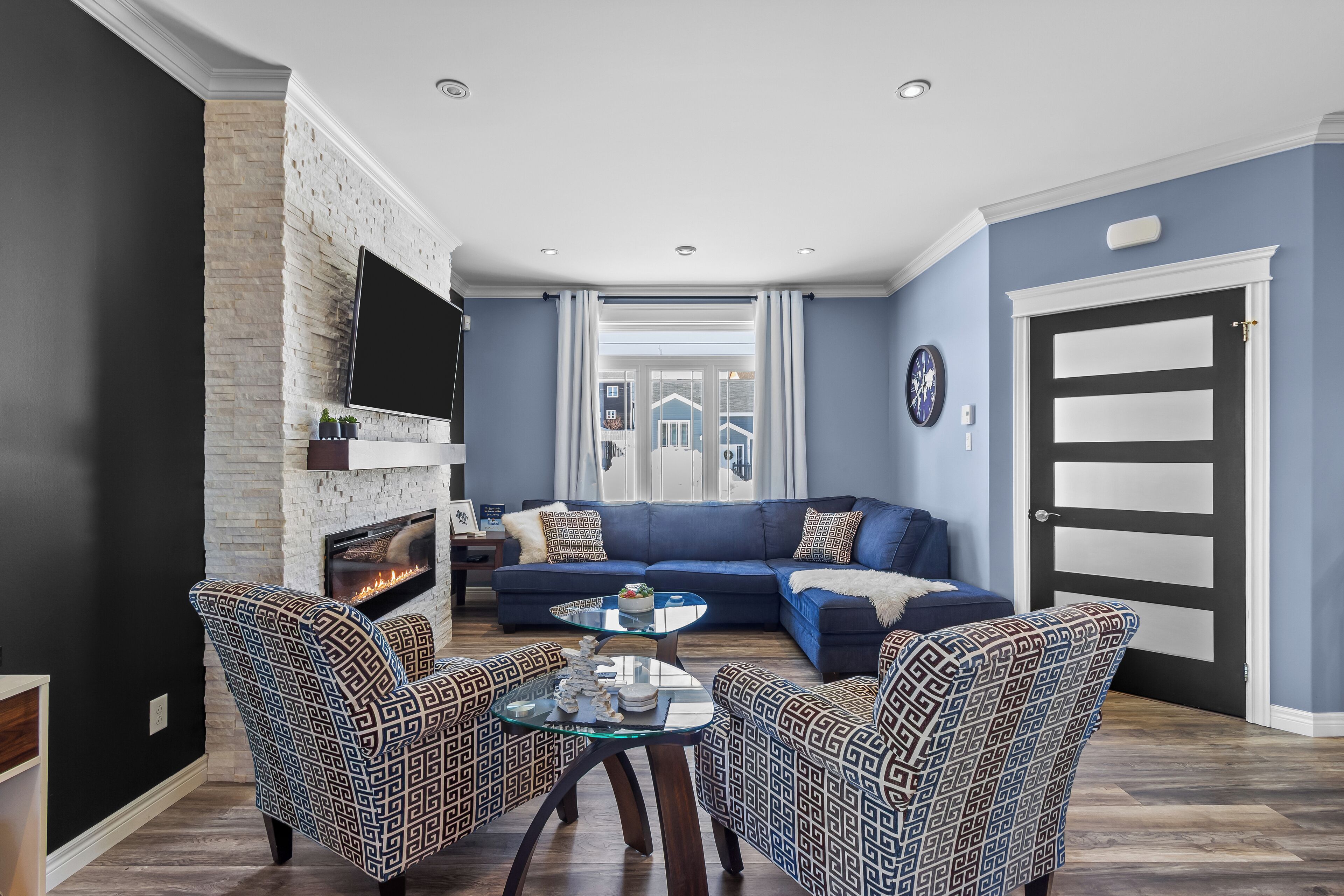 Bright & spacious living room with cozy fireplace and plenty of seating for relaxing evenings.