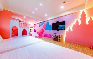 Romantic Quadruple Room | Pemandangan dari bilik