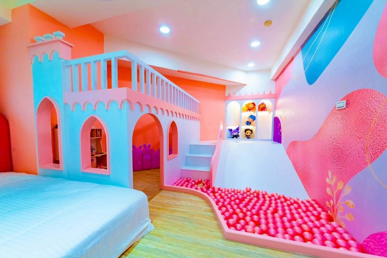 Romantic Quadruple Room | Desk, free WiFi