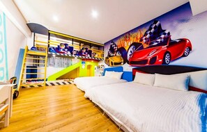 City Quadruple Room | Meja, Wi-fi percuma 
