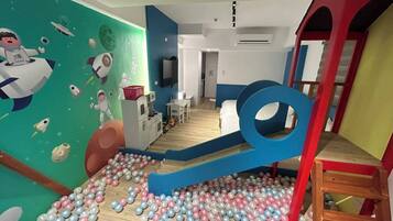 Comfort Quadruple Room | Desk, free WiFi