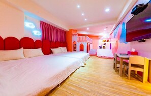 Romantic Quadruple Room | Reception - Little Footprints Family Homestay (Luodong)