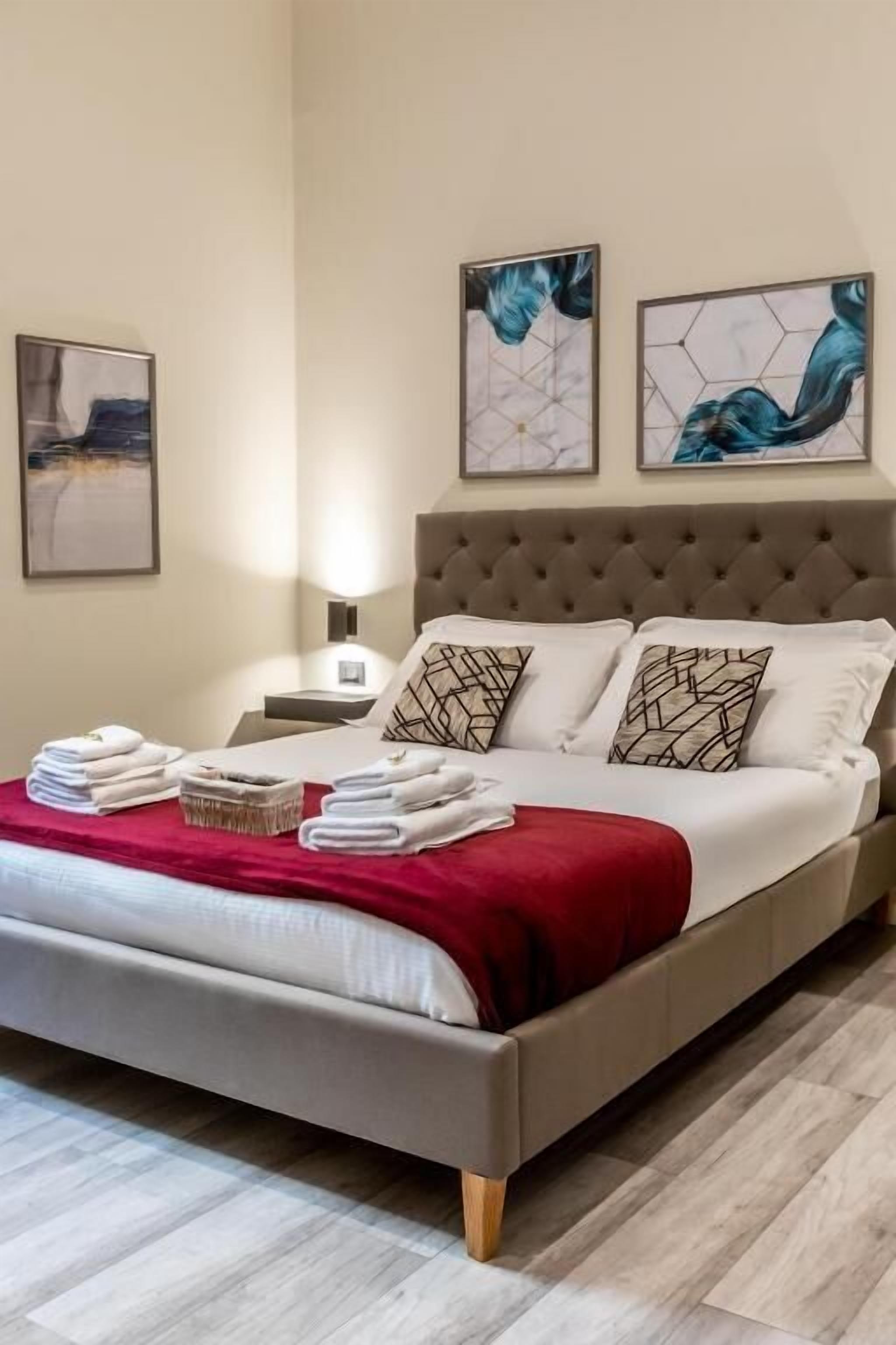 Quarto casal luxo | Cofres nos quartos, quartos à prova de som, Wi-Fi de cortesia