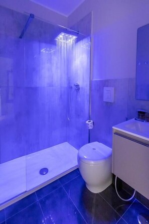 Deluxe tweepersoonskamer | Badkamer