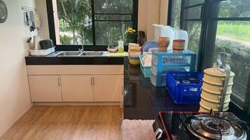 Fridge, microwave, stovetop, cookware/dishes/utensils