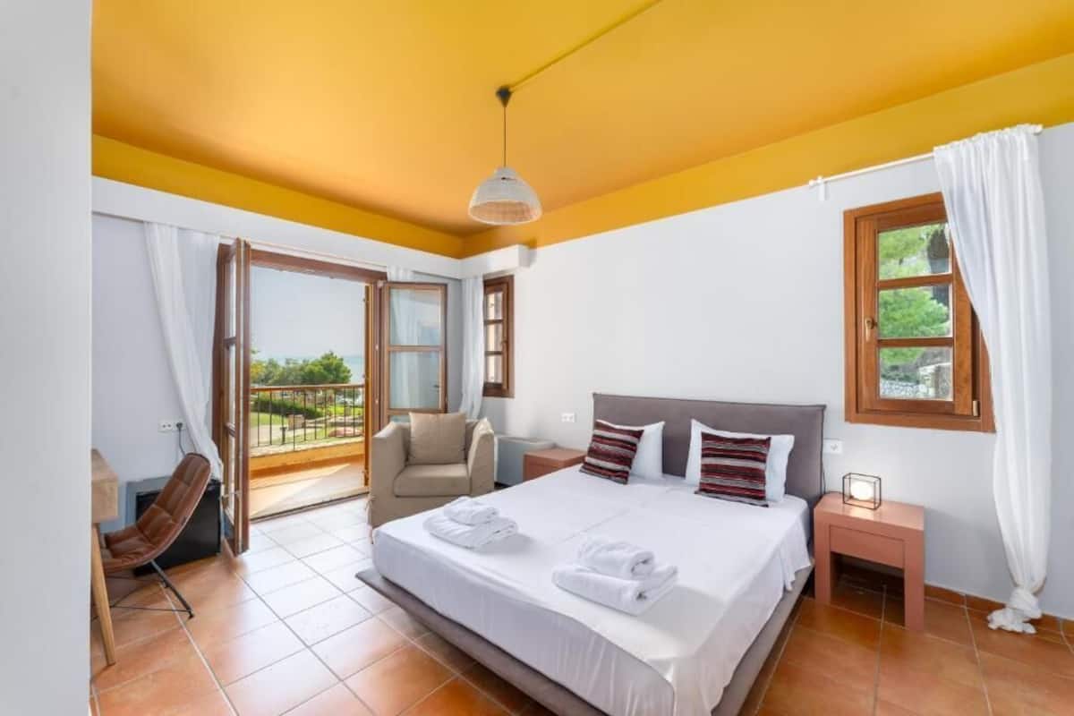 Family Room, Balcony, Sea View | Meja, Wi-fi percuma