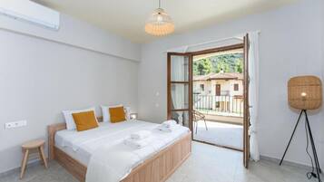 Quarto casal standard, sacada, vista para o mar | Escrivaninha, Wi-Fi de cortesia