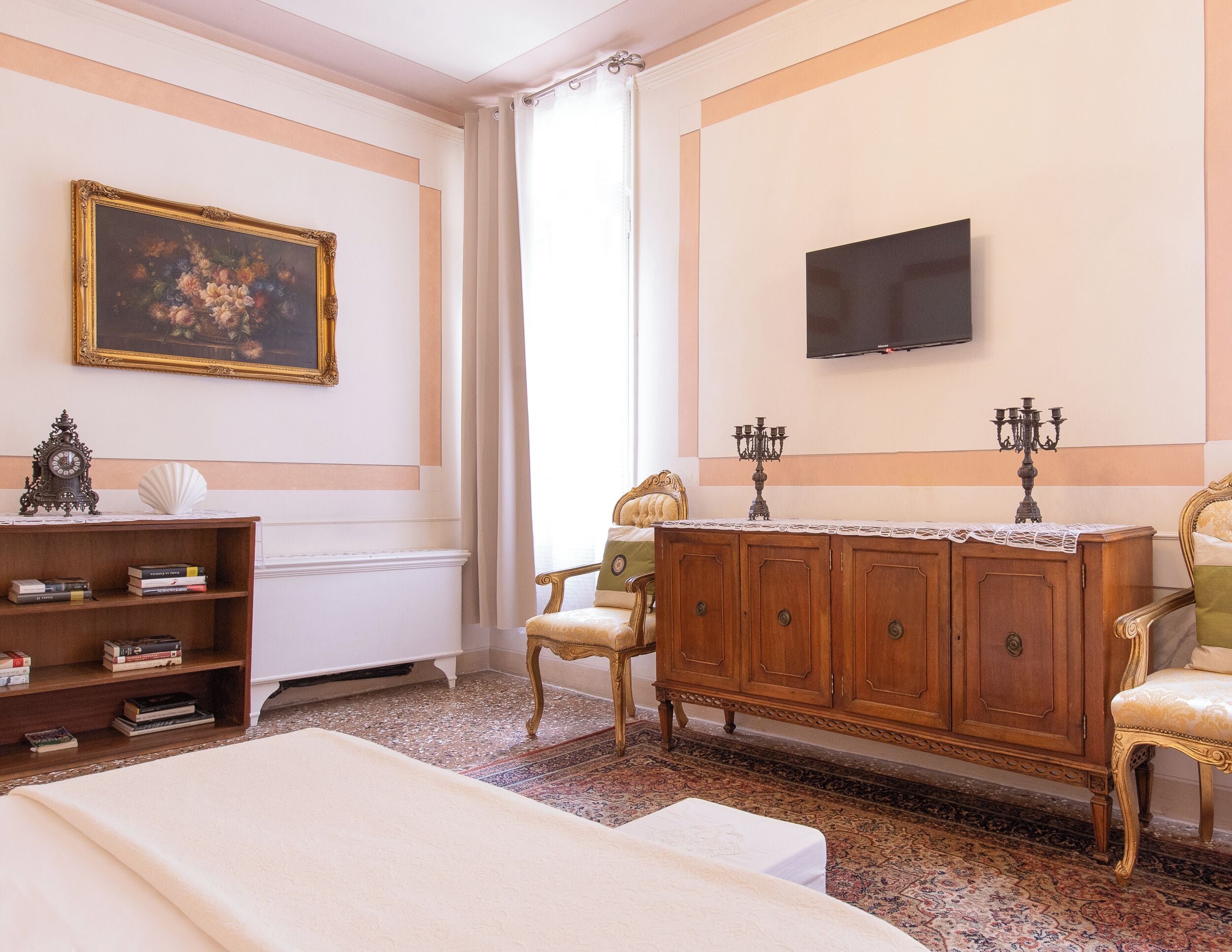 Classic Double or Twin Room, Courtyard View | Blackout curtains, iron/ironing board, free WiFi