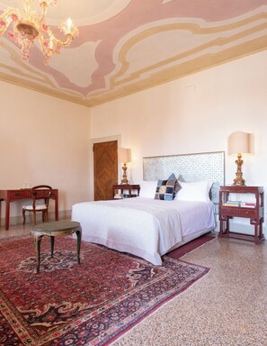 Suite Keluarga, pemandangan laguna | Tirai kedap cahaya, setrika/meja setrika, dan Wi-Fi gratis