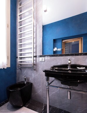 Junior Suite, Courtyard View