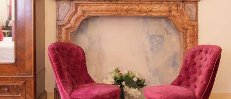 小型套房, 庭院景观 | 遮光窗帘、熨斗/熨板、免费 WiFi