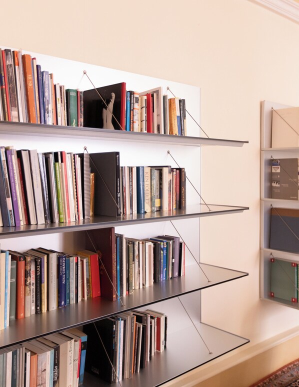 Junior Suite, Courtyard View | Living area