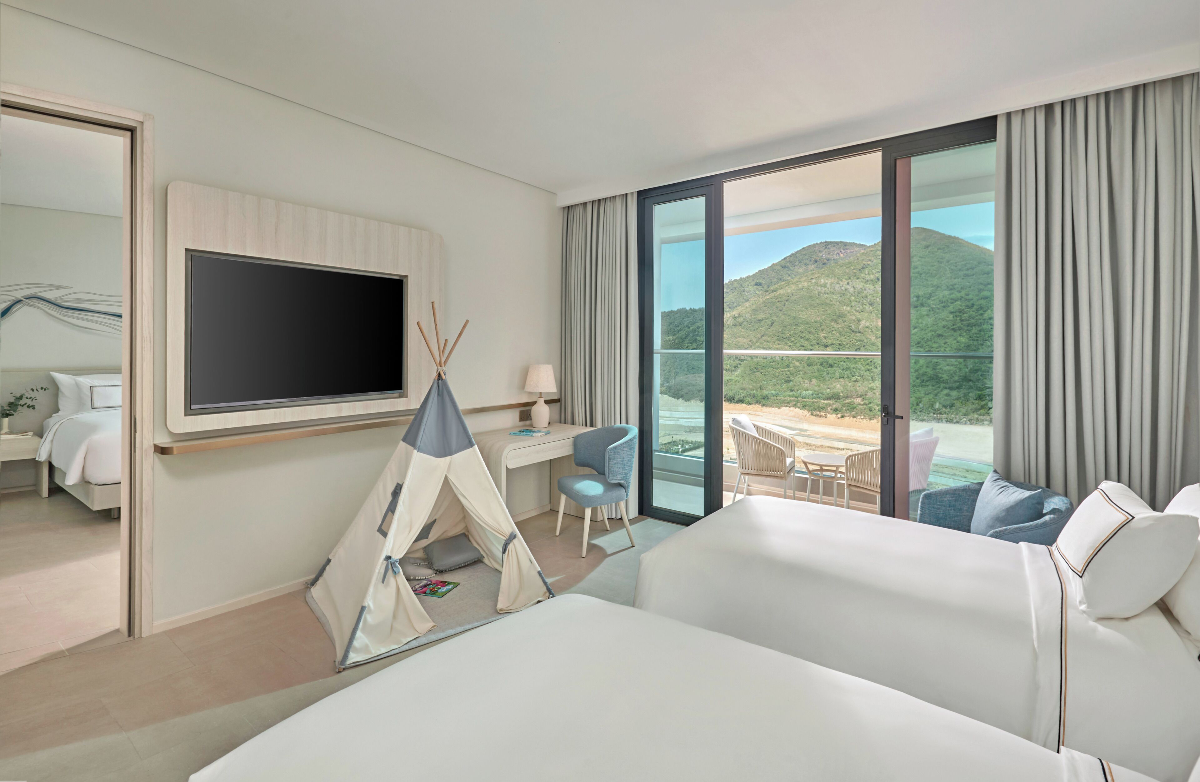 Deluxe Room, Connecting Rooms, Mountain View | In-room safe, free WiFi
