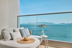 Grand-sviitti (The Level | Panoramic Ocean View) | Ylelliset vuodevaatteet, untuvapeitot, pillowtop-patjalliset sängyt
