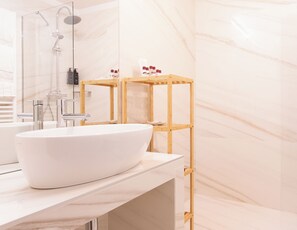 Family Apartment, Courtyard View | Bilik Mandi