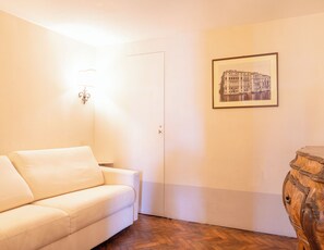Family Apartment, Canal View | Living area - Foscolo Apartments (Venice)